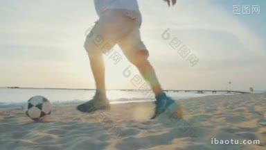 慢动作和斯坦尼康拍摄的一个人在海滩上踢足球，他在沙滩上运球对着大海